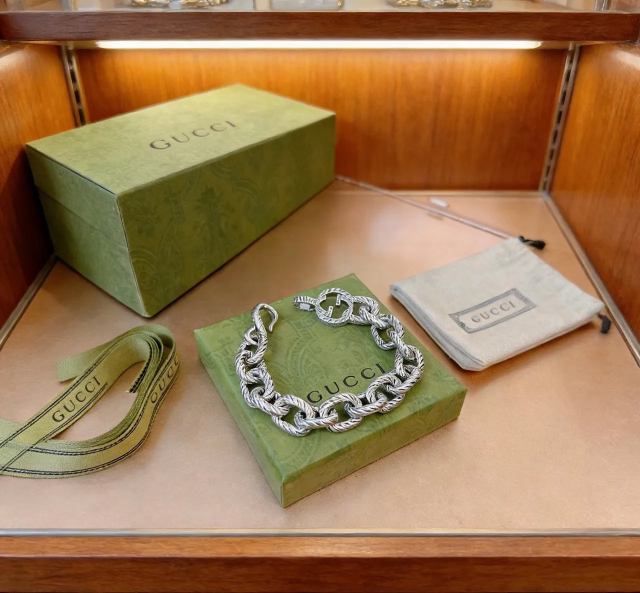 Gucci Twisted Chain Silver Rope-Link Engraved Leaf Motif Bracelet 2