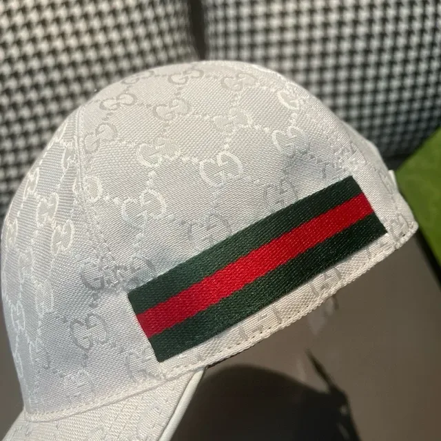 Gorra de béisbol Gucci Blanco y Negro GG Monogram Jacquard Web Stripe Accent 5
