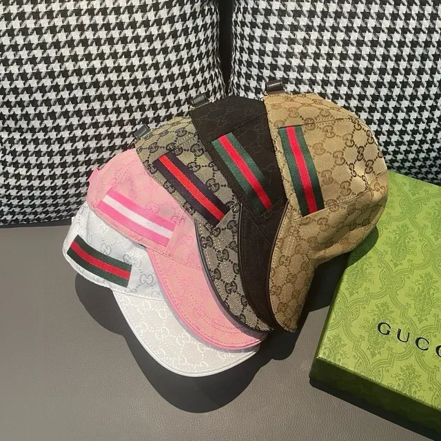 Gorra de béisbol Gucci Blanco y Negro GG Monogram Jacquard Web Stripe Accent 9