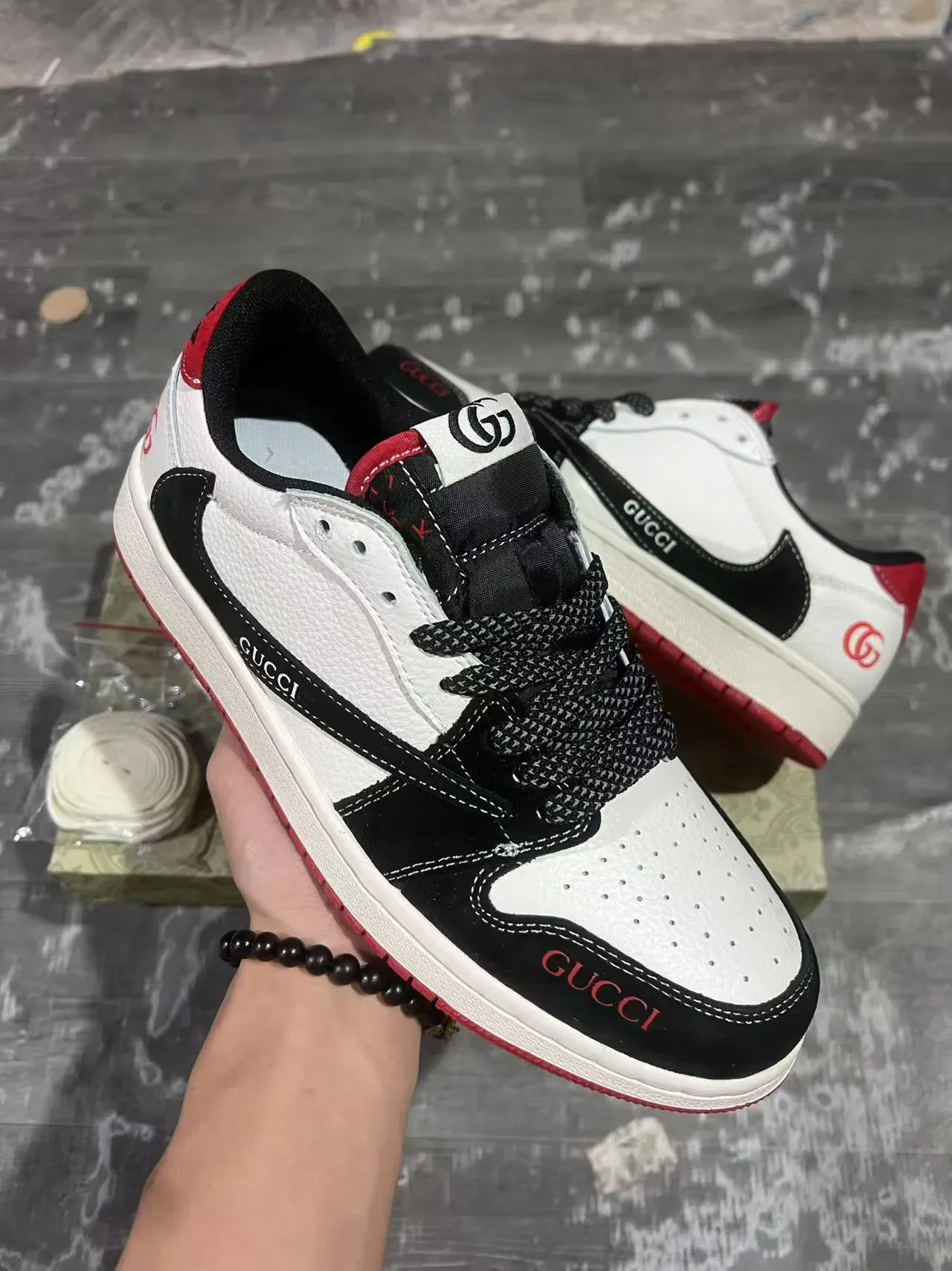 Gucci Zapatillas Lifestyle Blancas Negras Low-Top Cuero-Suede Paneladas 2