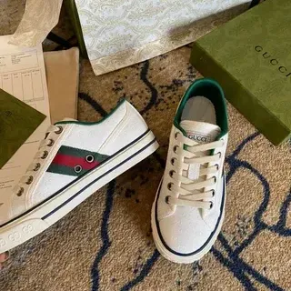 Gucci Sneakers Lifestyle Blancos Verdes con Embossed GG Monogram Detalle de Rayas Web