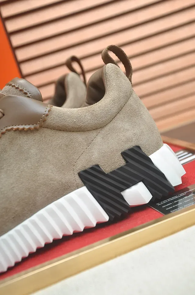Hermès Beige y Negro Ante y Cuero Upper Tallada Blanca con Surcos Midsole Lifestyle Sneakers 2