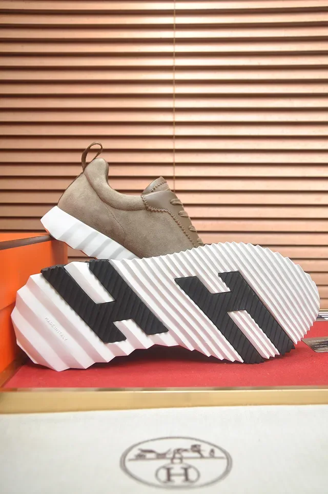 Hermès Beige y Negro Ante y Cuero Upper Tallada Blanca con Surcos Midsole Lifestyle Sneakers 3