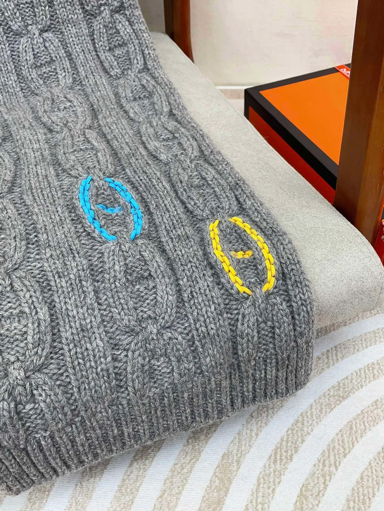 Hermès Chaine d'Ancre Gris Jaune Tricot câblé Bordé Logo Cachemire Écharpe 8