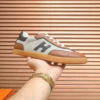Hermès H Logo স্নিকার বেইজ বাদামী কালো গাম লাইফস্টাইল স্নিকার