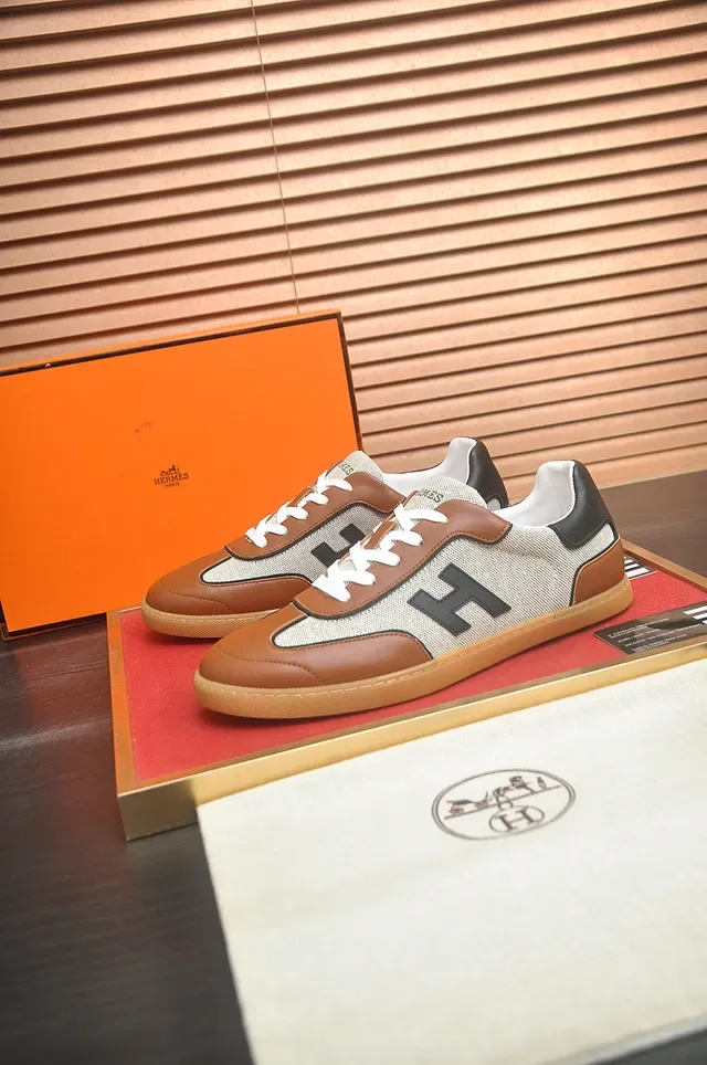 Hermès H Logo basket Beige Marron Noir Gomme baskets lifestyle 4