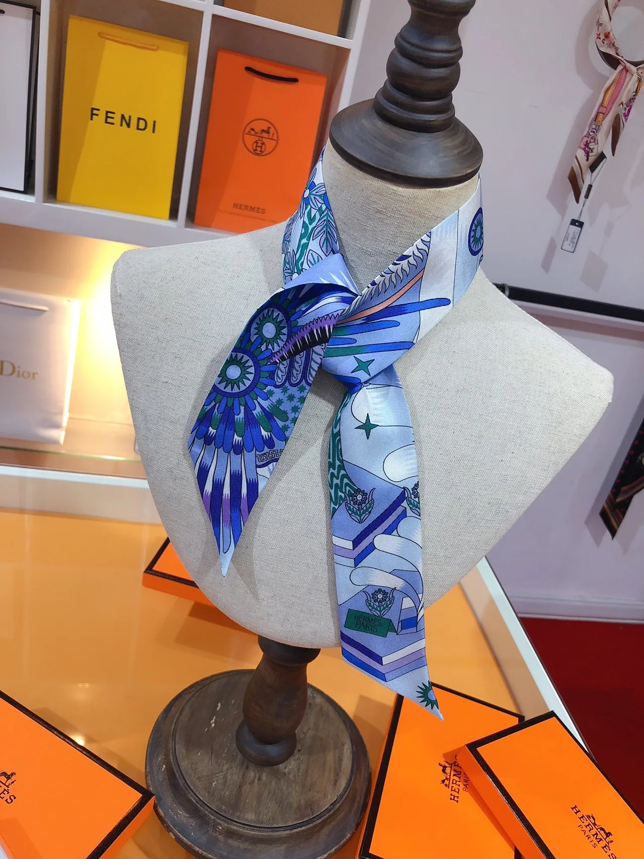 Hermès La Source de Pégase Twilly রেশমের স্কার্ফ 2