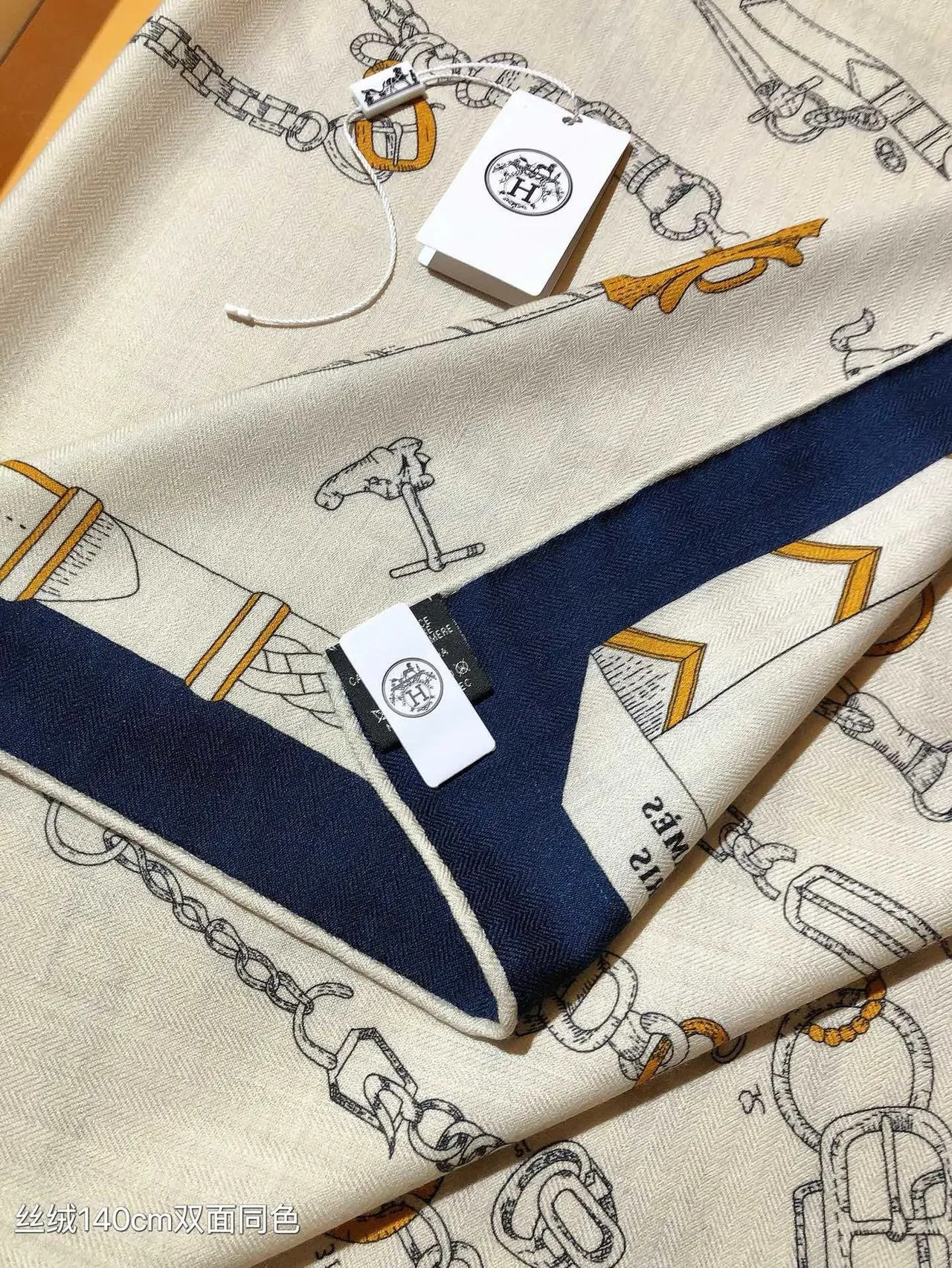 Hermès Les Éléments भूरा नेवी घुड़सवार मोटिफ प्रिंट बॉर्डर रेशम स्कार्फ 8