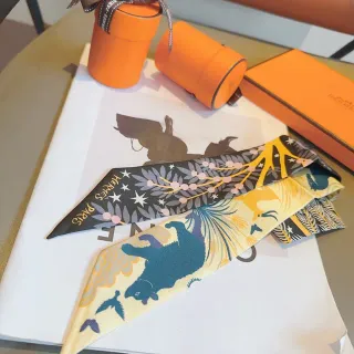 Hermès Multicolore Étroite Twilly Impression Artistique Animal-et-Botanique Écharpe en Soie