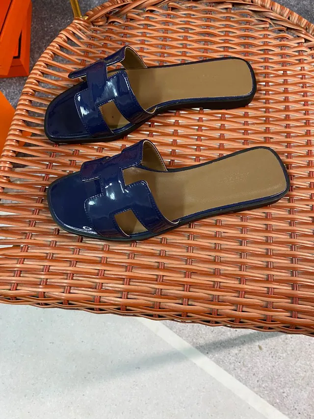 Hermès Navy Beige Patent Leather H-Strap Slippers 3