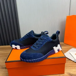 Hermès নেভি হোয়াইট সুয়েড এবং মেশ আপার স্কাল্পটেড রিজড রাবার সোল লাইফস্টাইল স্নিকার