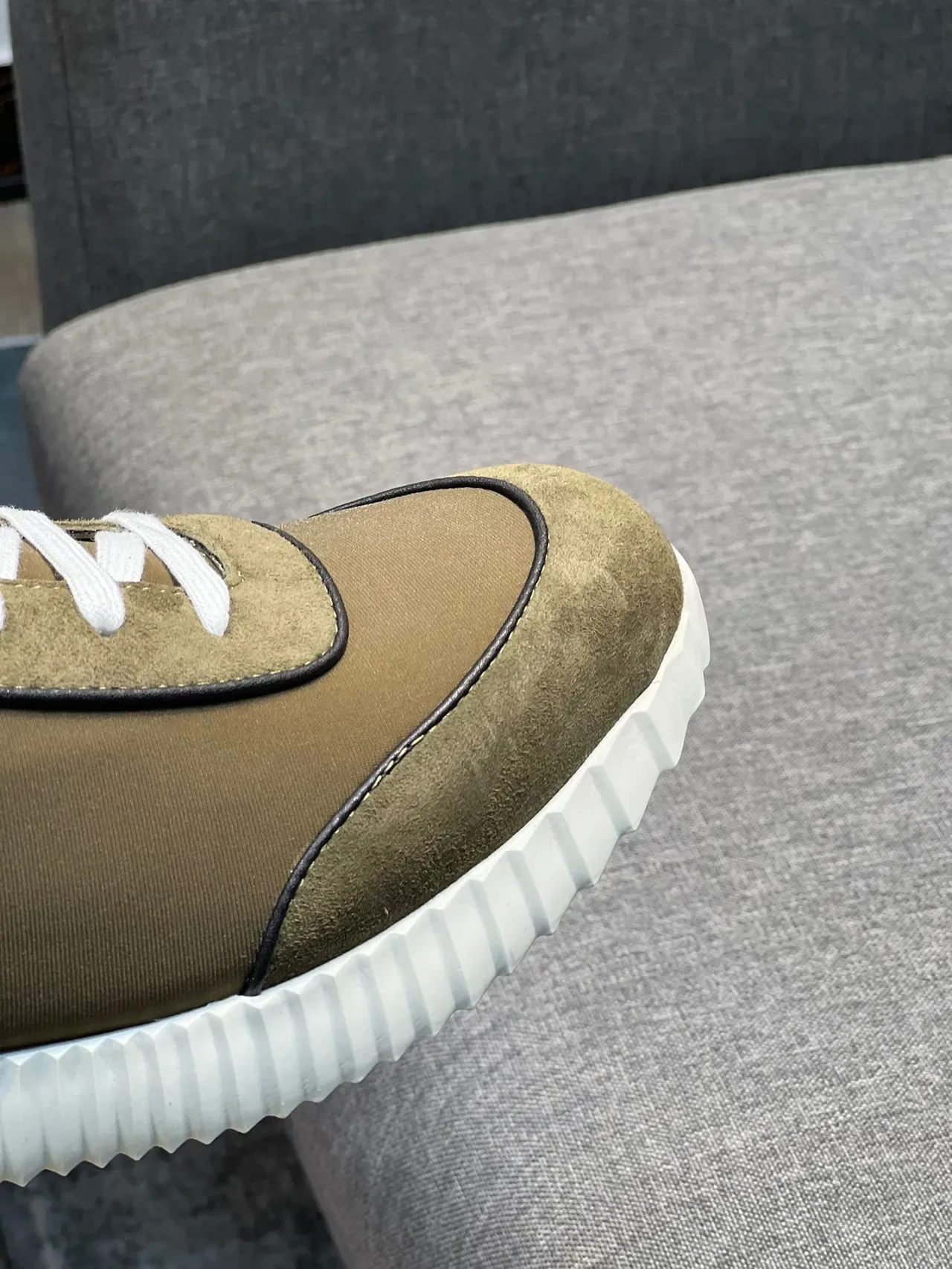 Hermès Sneaker Lifestyle Vert Olive en Daim et Cuir Montante 3