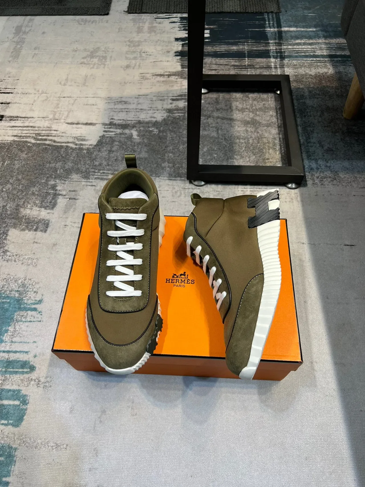Hermès Sneaker Lifestyle Vert Olive en Daim et Cuir Montante 4
