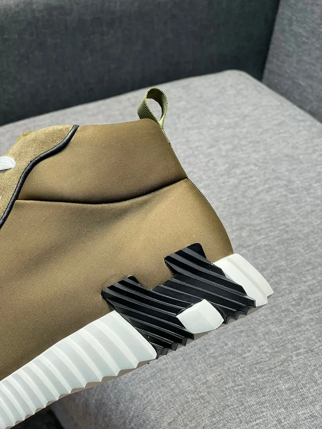 Hermès Sneaker Lifestyle Vert Olive en Daim et Cuir Montante 8