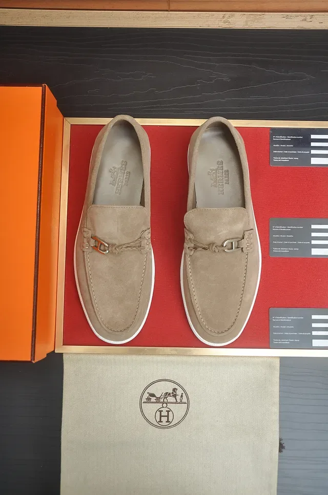 Hermès Oran Loafer de Camurça Bege e Branco com Fivela de Horsebit 5