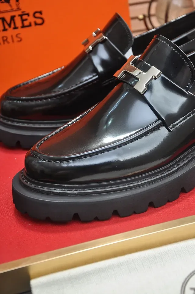 Hermès Oran Noir Cuir Patenté Brillant Mocassin avec Fermeture H-Buckle Hardware 2