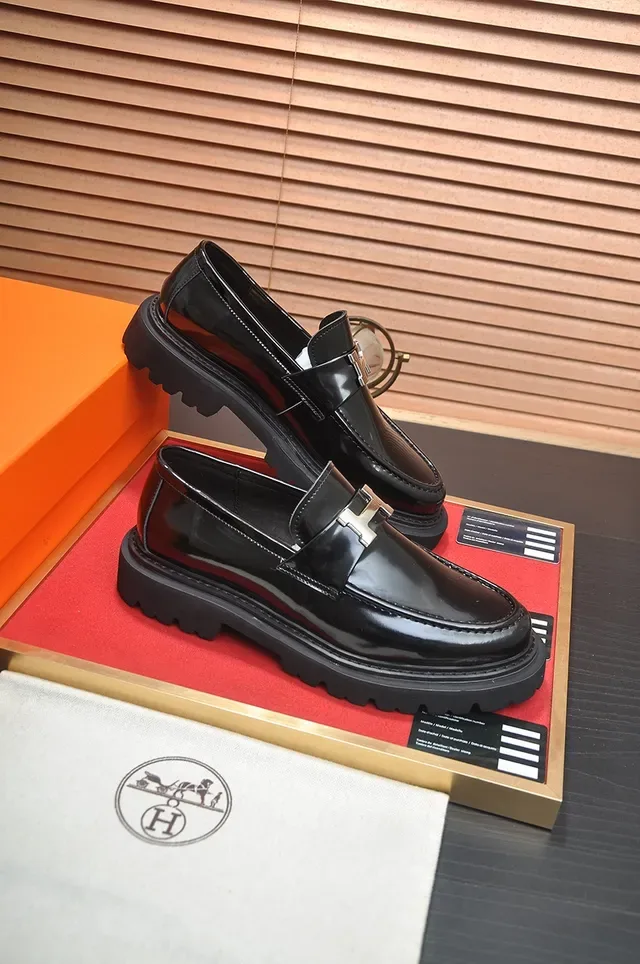 Hermès Oran Noir Cuir Patenté Brillant Mocassin avec Fermeture H-Buckle Hardware 4
