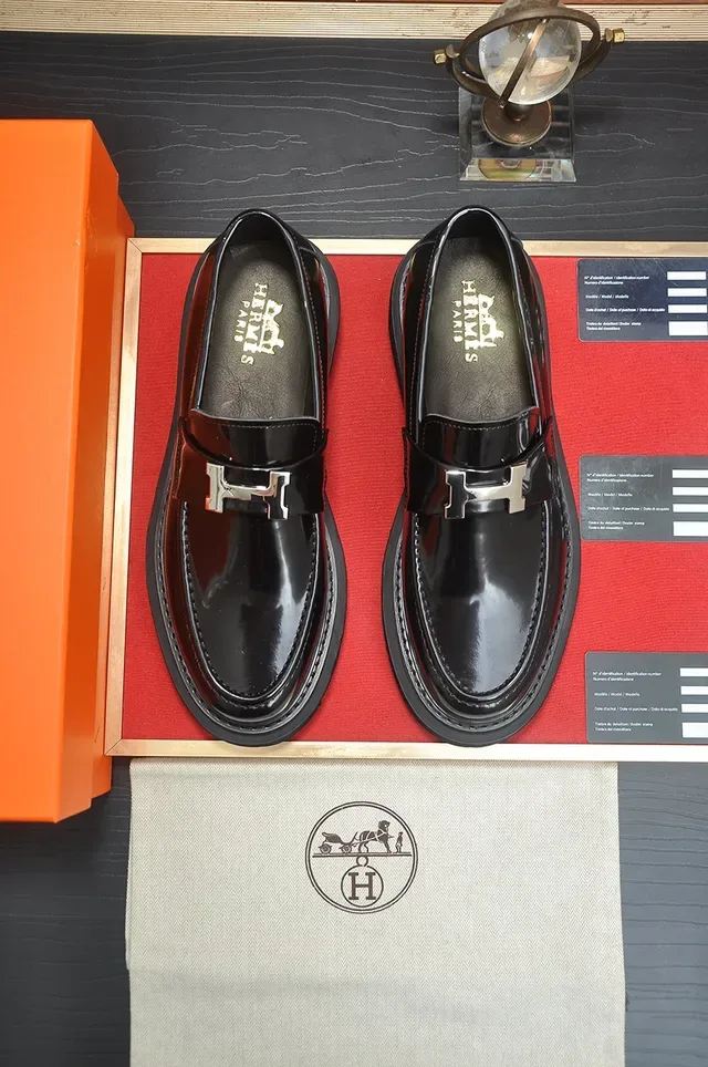 Hermès Oran Noir Cuir Patenté Brillant Mocassin avec Fermeture H-Buckle Hardware 5