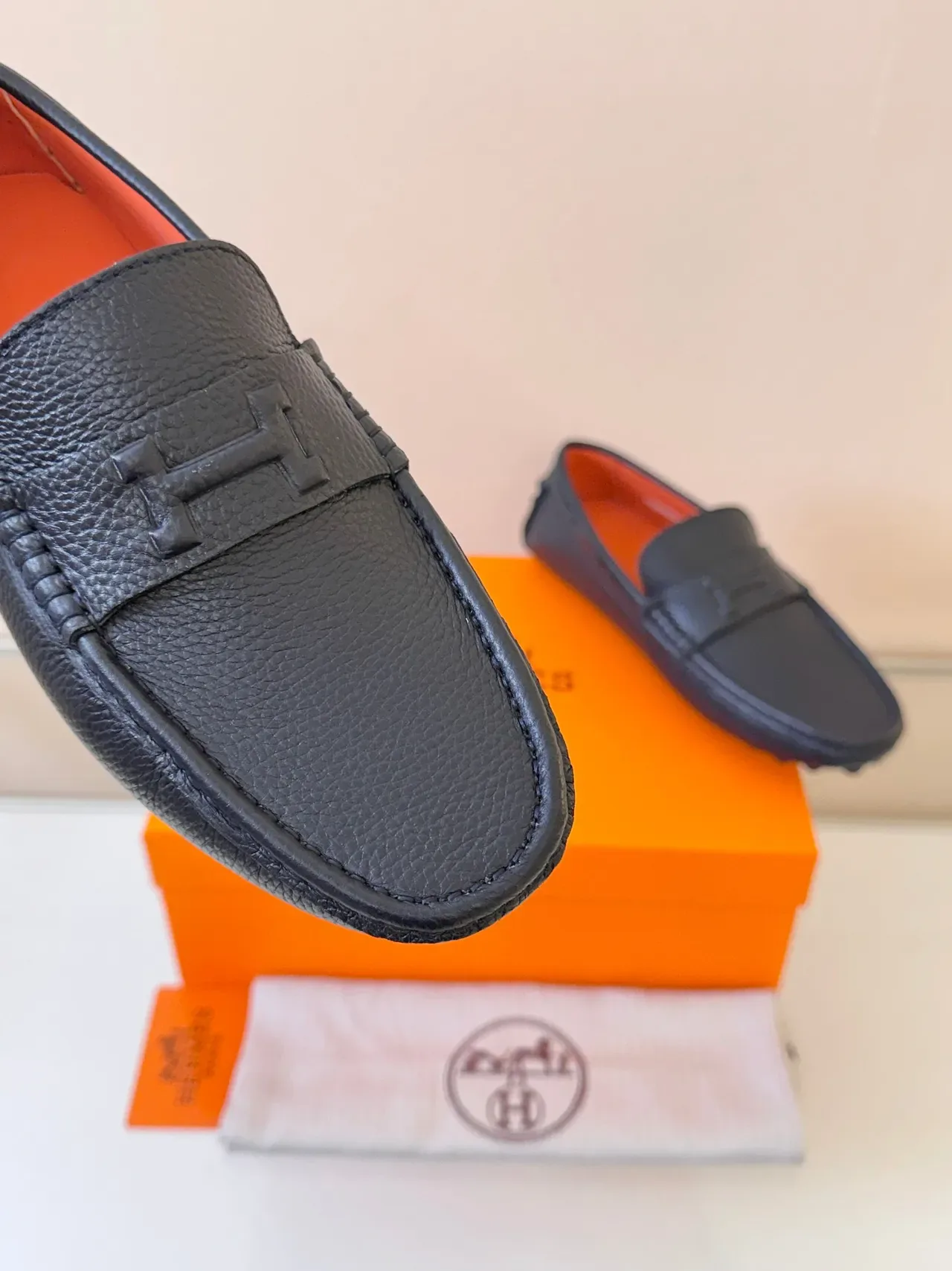 Hermès Oran Black Orange Pebbled Leather Braided Trim Loafer 3