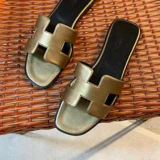 Hermès Oran Couro Dourado H-Strap Sandálias