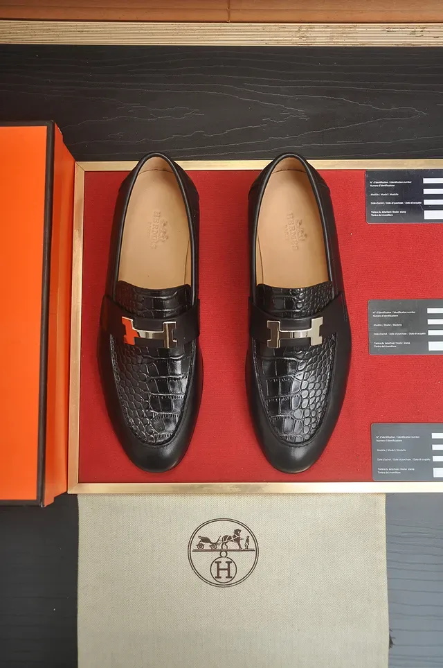 Hermès Oran Mocasin Cuero Negro Embossé Croc Toe Hebilla H Oro 2