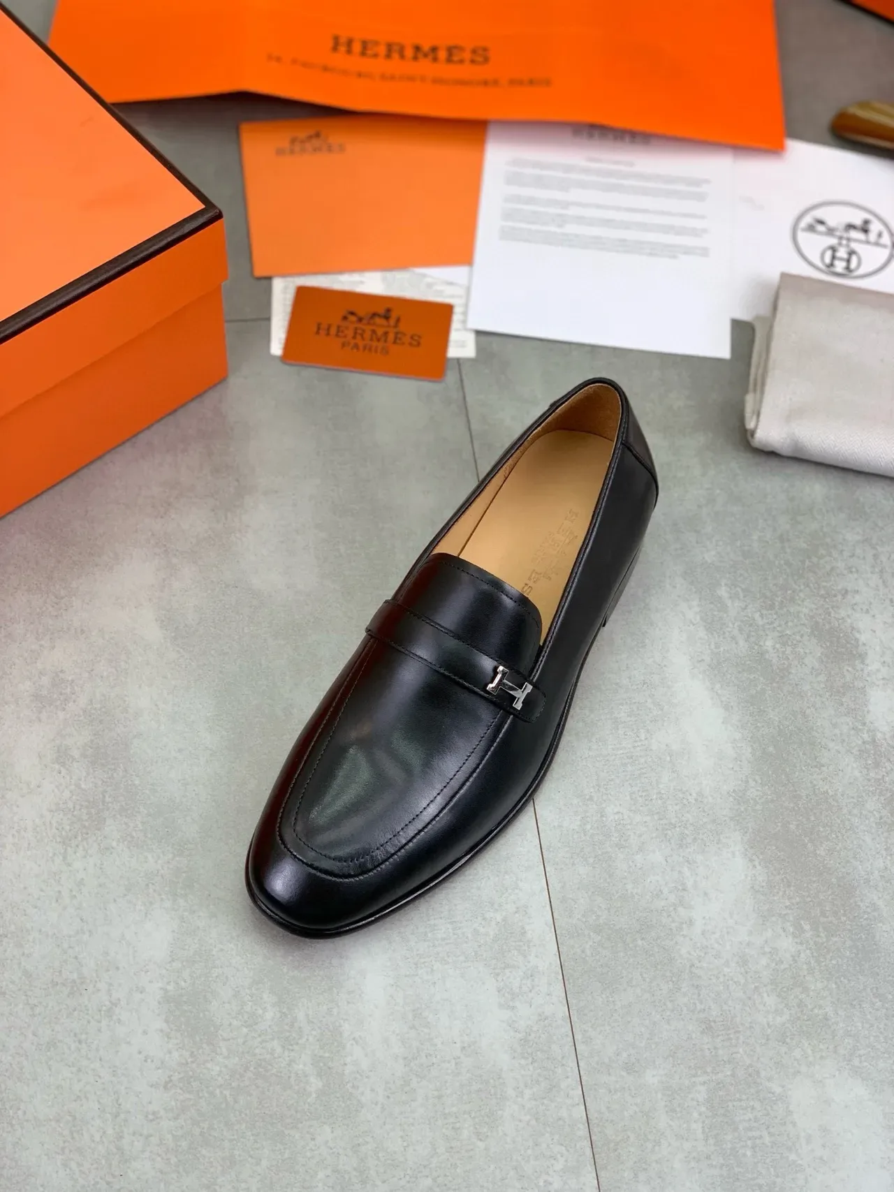 Hermès Oran Cuir Noir H-Buckle Loafers 4