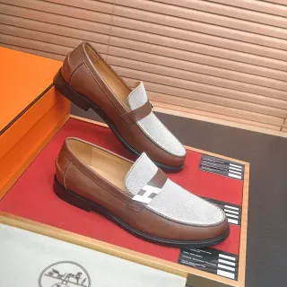 Hermès Oran 棕色和米色纹理面料两色乐福鞋