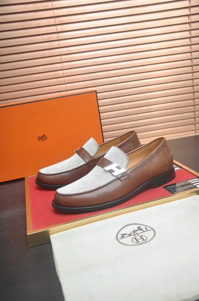 Hermès Oran 棕色和米色纹理面料两色乐福鞋 3