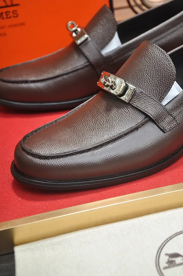 Hermès Oran Loafer Marrón Cuero granulado Hebilla de metal Loafers 2