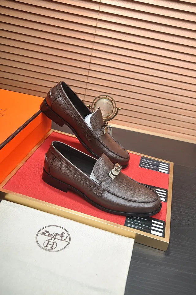 Hermès Oran Loafer Marrón Cuero granulado Hebilla de metal Loafers 4