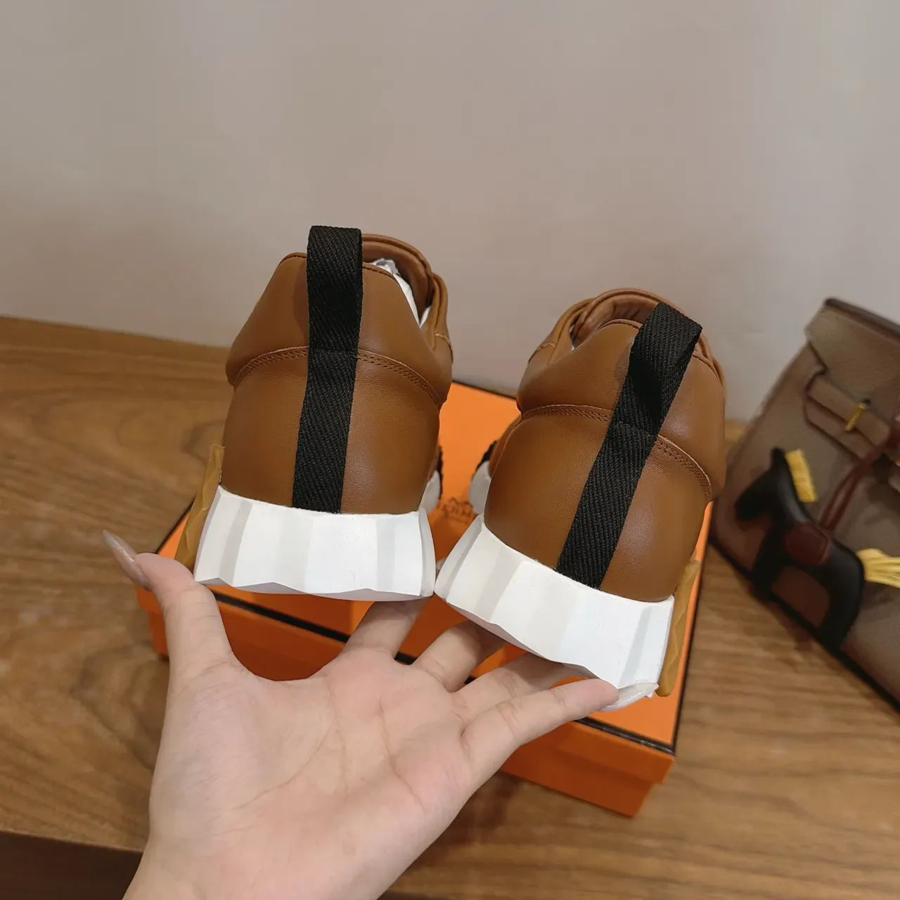 Hermès Oran Tan sneakers lifestyle en cuir perforé 2