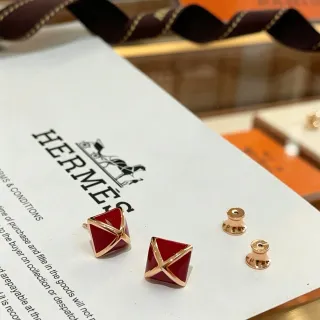 Hermès 红色搪瓷金字塔耳钉