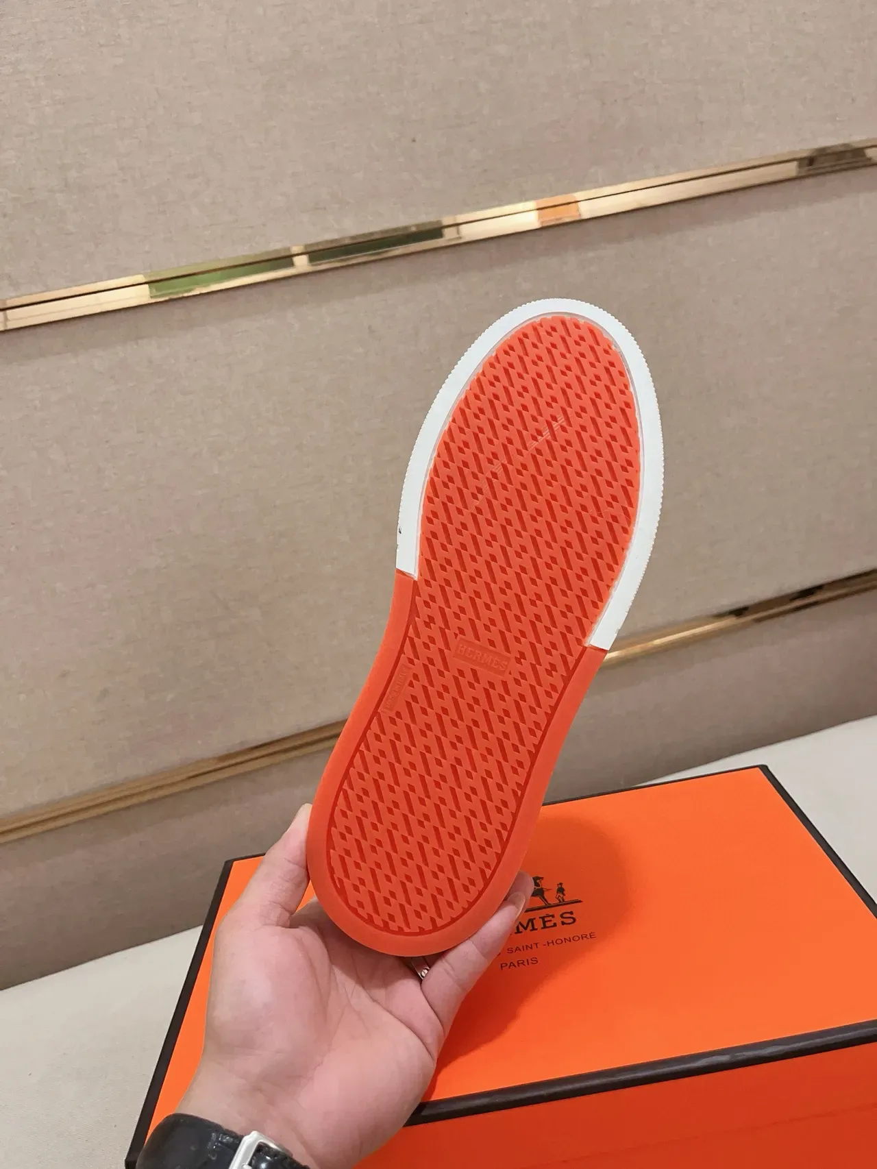 Hermès সাদা ও কমলা প্ল্যাটফর্ম স্নিকার 3