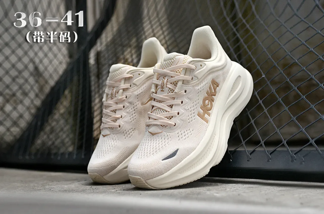 Hoka 米白金 工程针织鞋面 雕塑白色中底 跑鞋 5