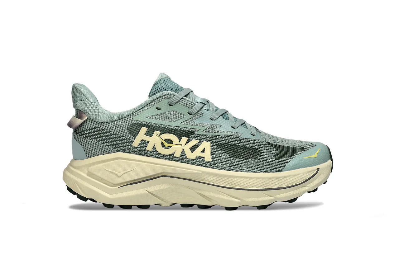 Hoka 绿色白色 工程针织鞋面 超大缓冲中底 跑鞋 2