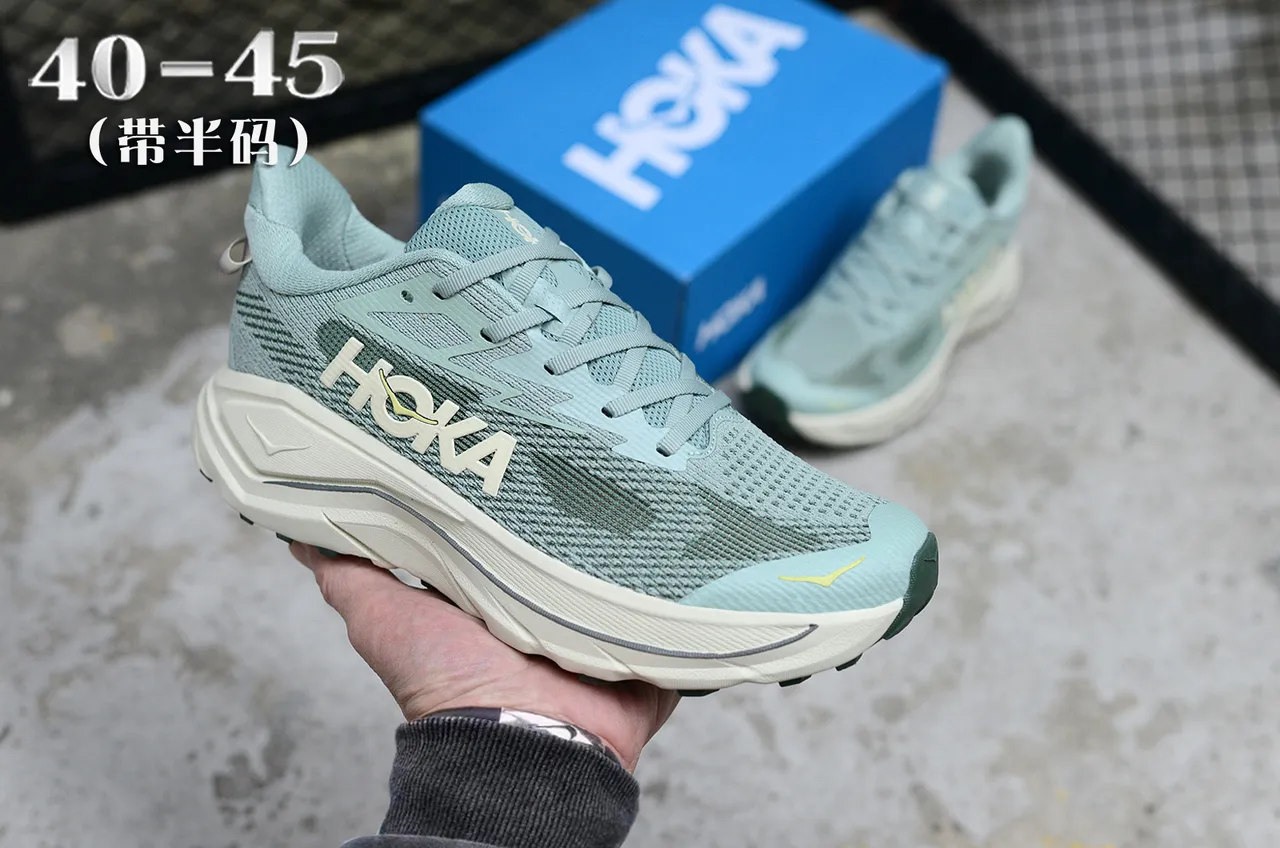 Hoka 绿色白色 工程针织鞋面 超大缓冲中底 跑鞋 3