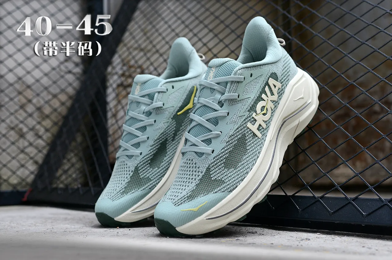 Hoka 绿色白色 工程针织鞋面 超大缓冲中底 跑鞋 5