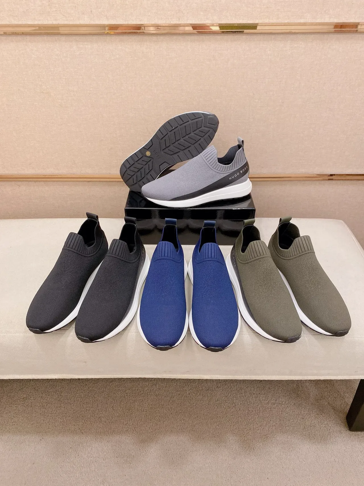 Hugo Boss Tênis Lifestyle Cinza e Branco de Malha Slip-On 2