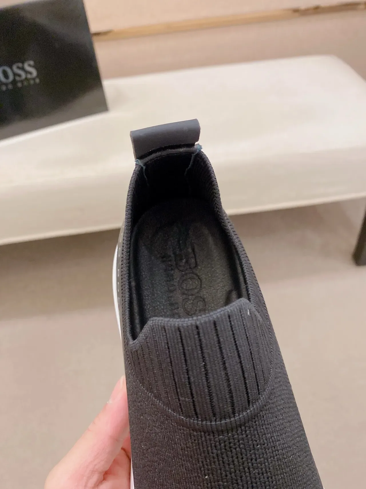 Hugo Boss Tênis Lifestyle Cinza e Branco de Malha Slip-On 4