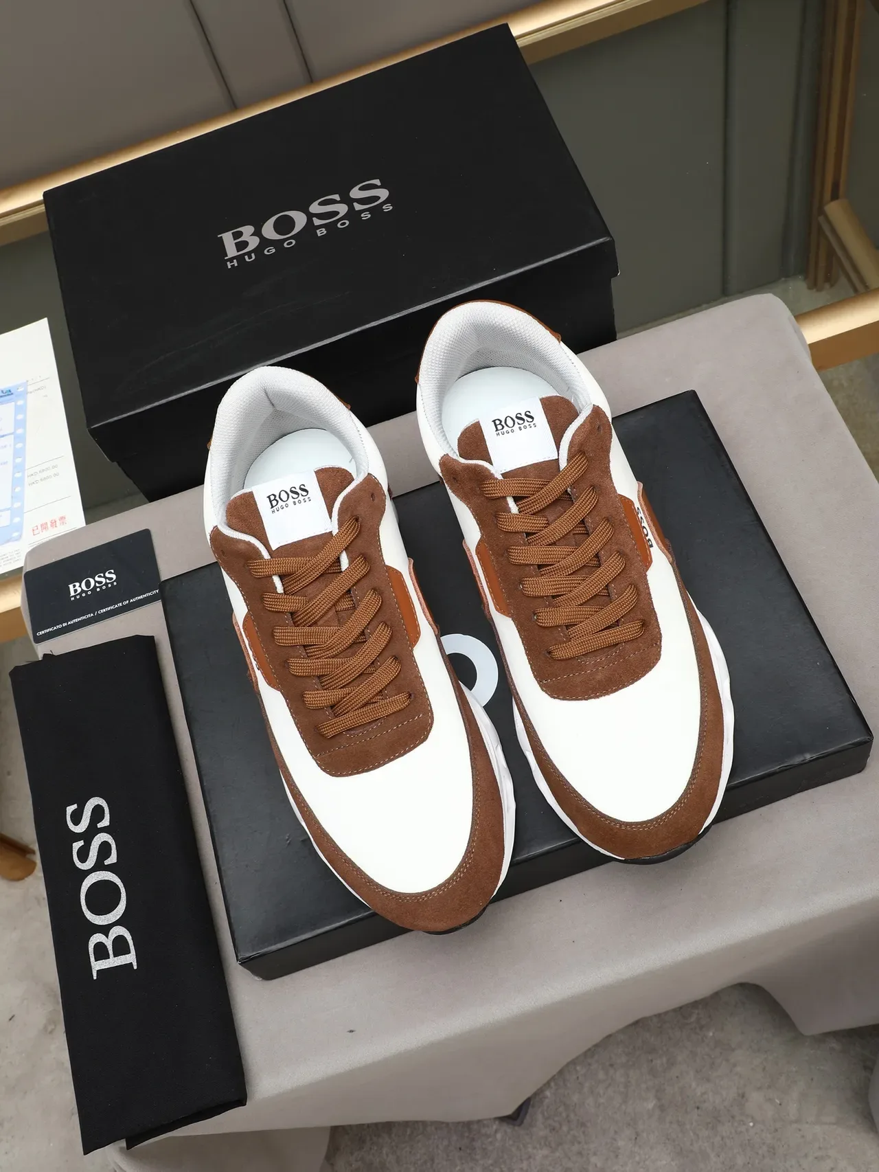 Hugo Boss Lifestyle Sneakers Brancas e Marrom de Camurça com Painéis 2