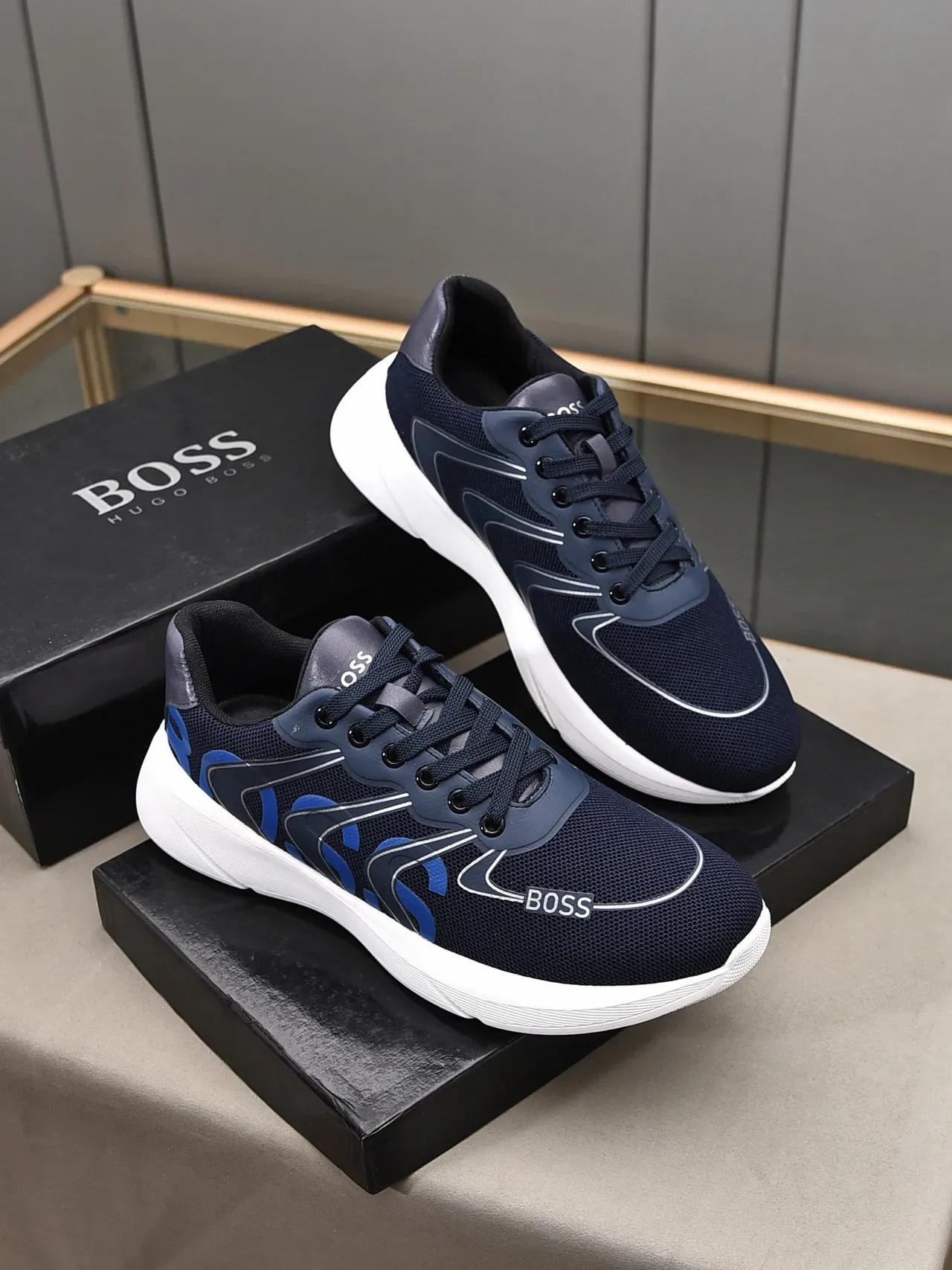 Hugo Boss azul marinho e azul logo gráfico sneakers lifestyle 5