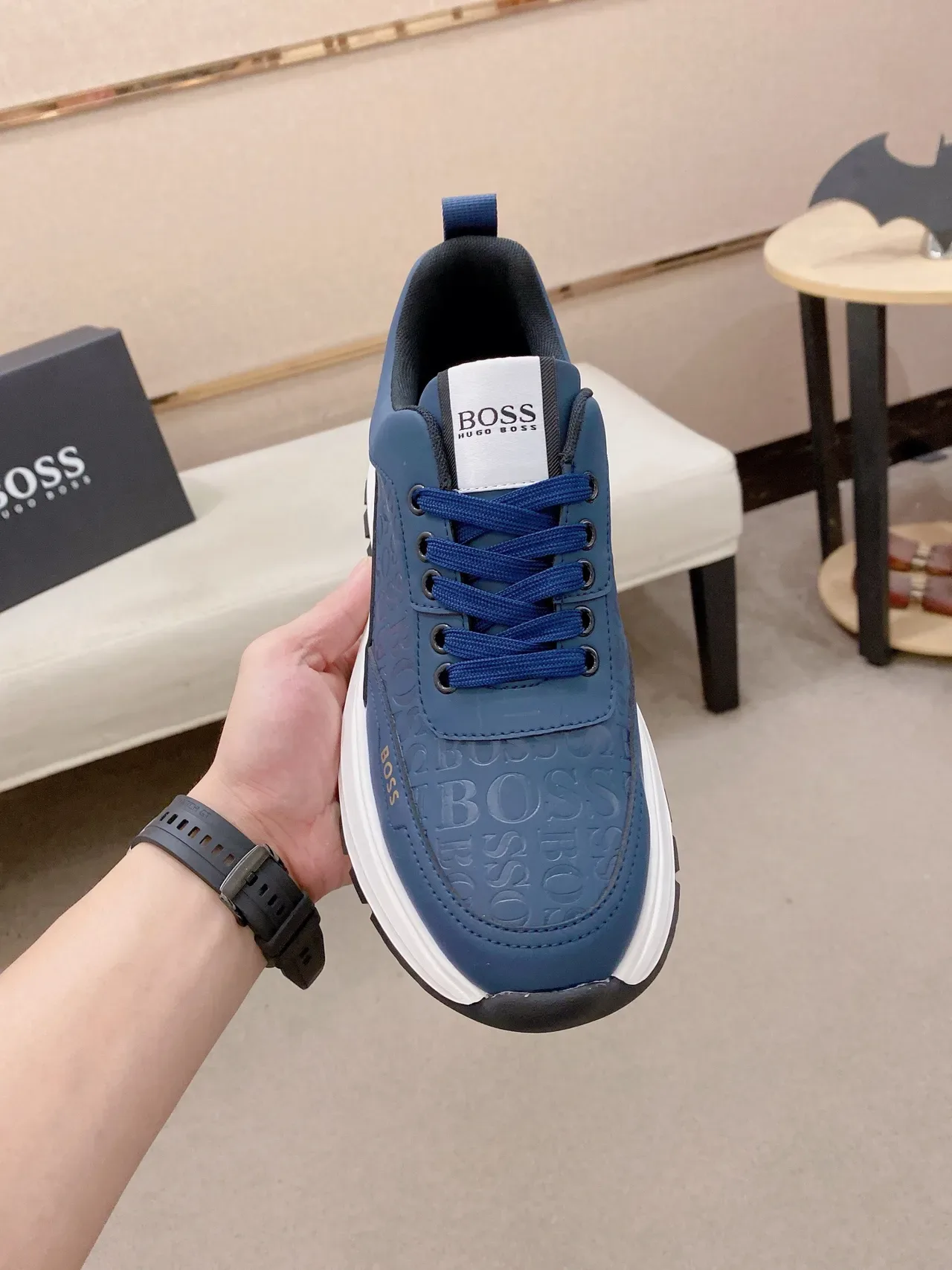 Hugo Boss 海军白 压纹标志图案 厚底分层中底 生活方式运动鞋 2