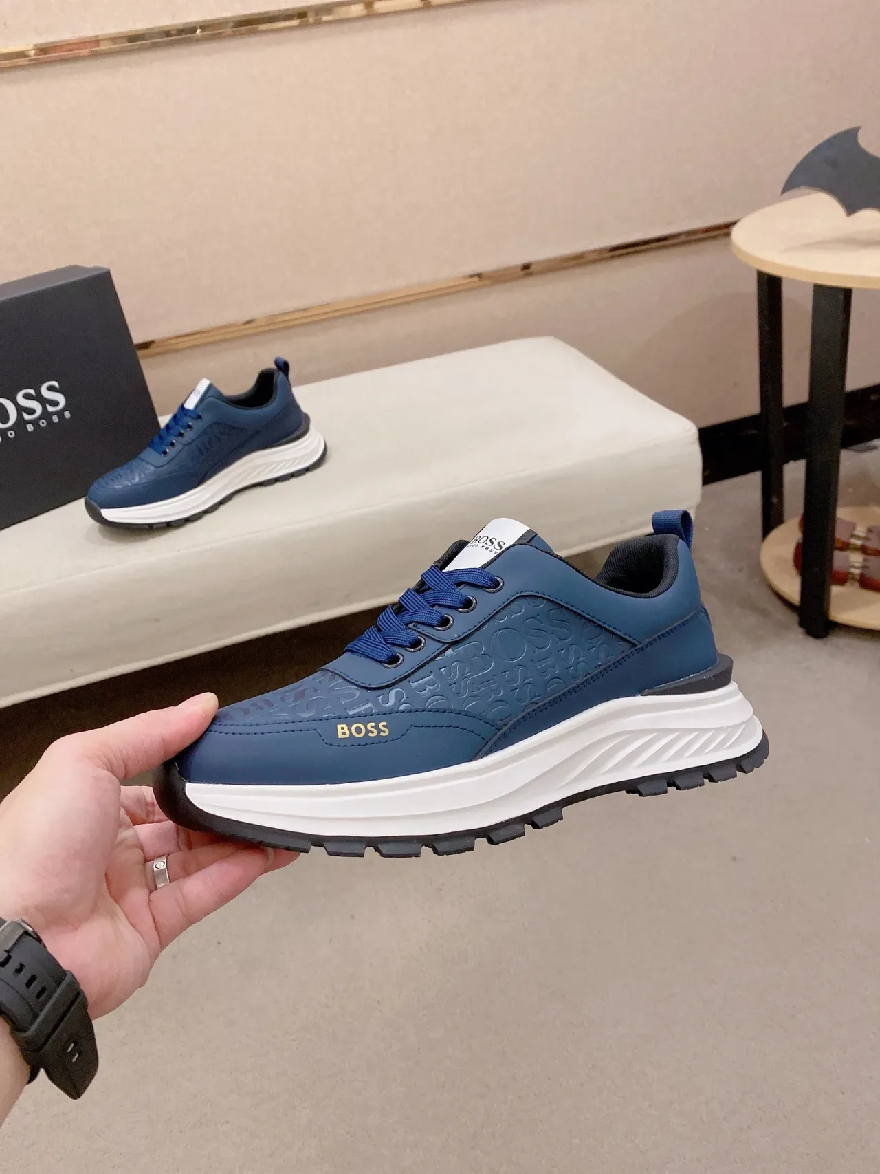 Hugo Boss 海军白 压纹标志图案 厚底分层中底 生活方式运动鞋 3