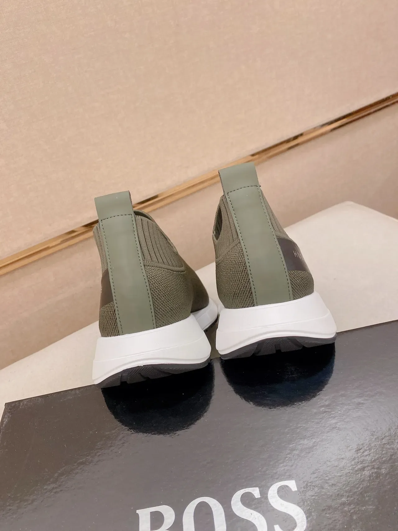 Hugo Boss sapato slip-on malha verde oliva sneaker lifestyle 2