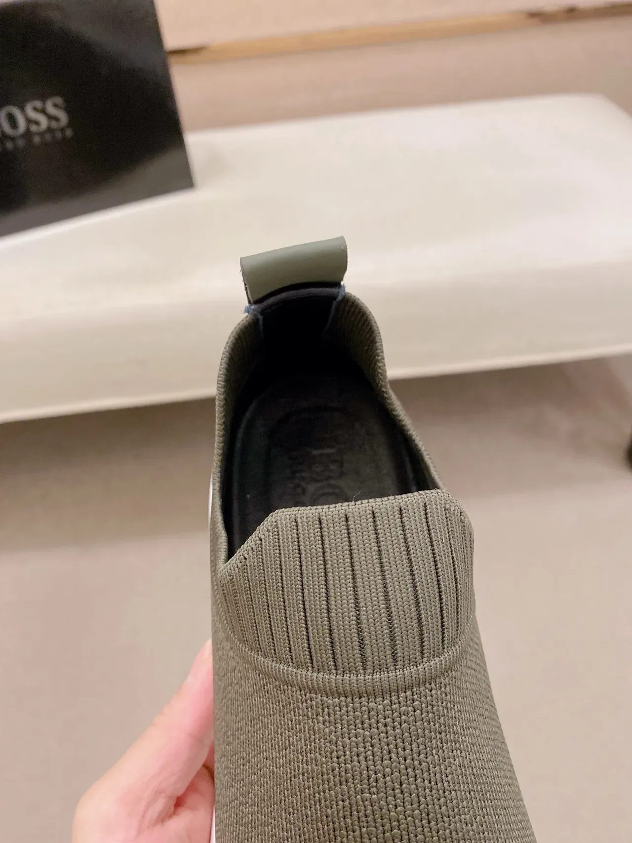Hugo Boss sapato slip-on malha verde oliva sneaker lifestyle 3