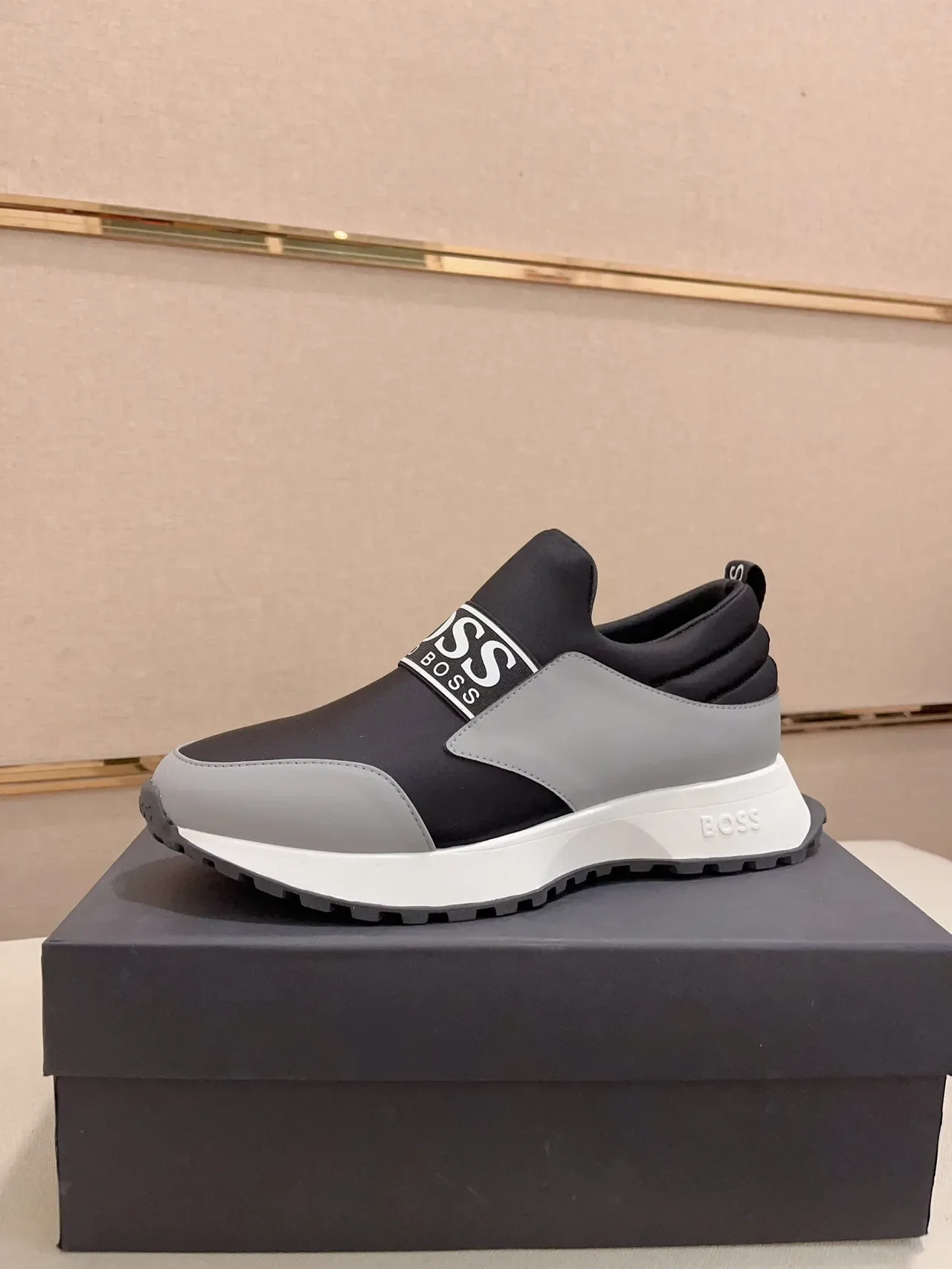 Hugo Boss Speed 黑灰 松紧带 套脚 生活方式运动鞋 2