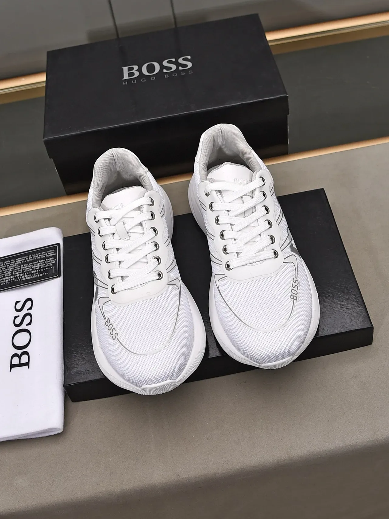 Hugo Boss أبيض رمادي شبكة علوية منحوتة متعرجة وسيط حذاء رياضي 2