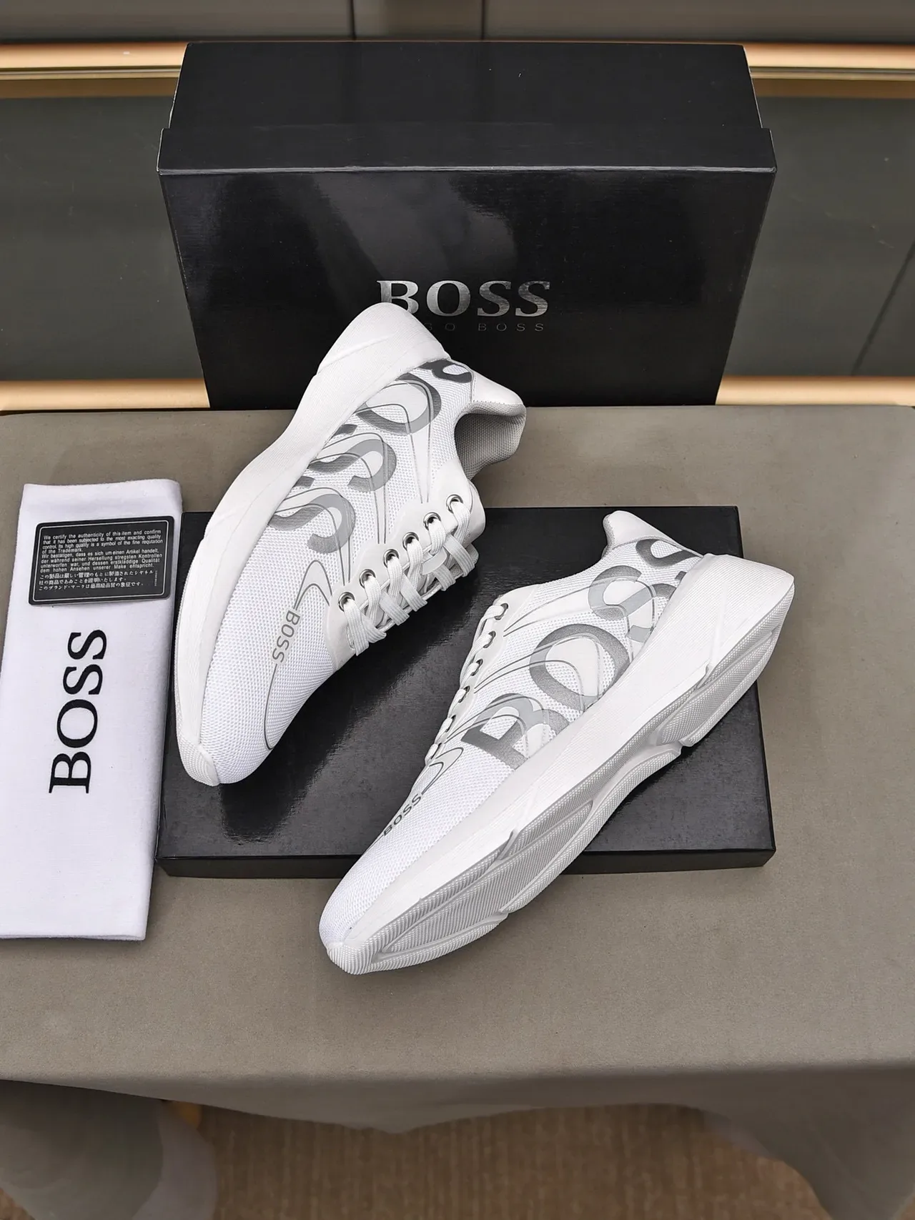 Hugo Boss أبيض رمادي شبكة علوية منحوتة متعرجة وسيط حذاء رياضي 4