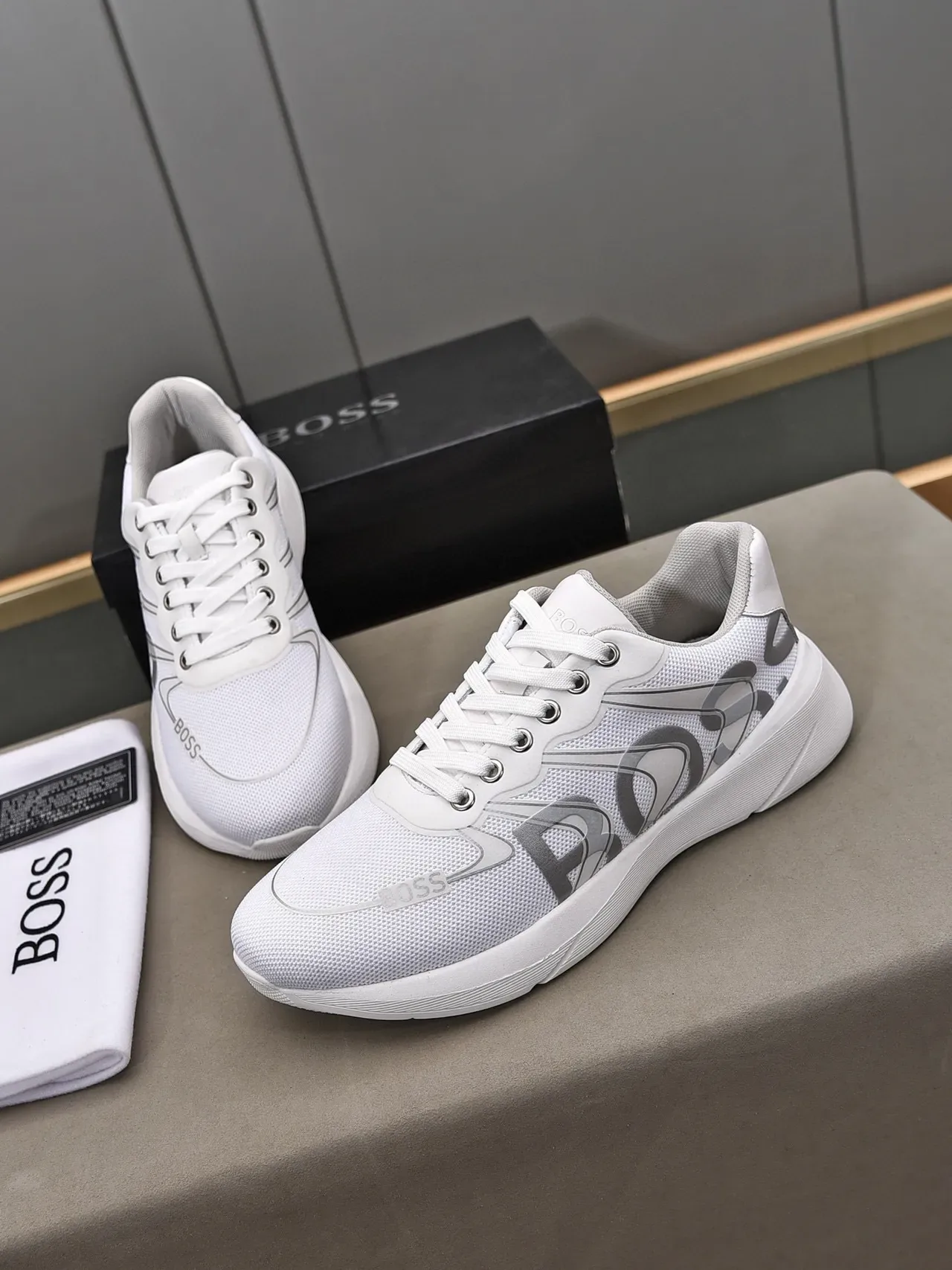 Hugo Boss أبيض رمادي شبكة علوية منحوتة متعرجة وسيط حذاء رياضي 5