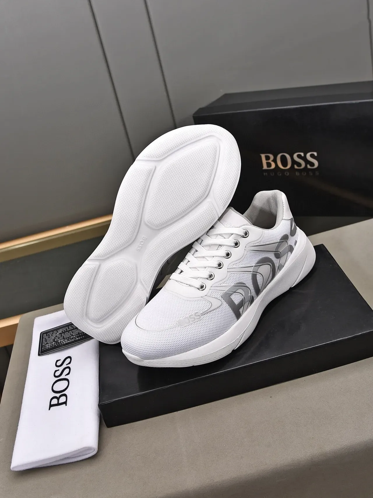 Hugo Boss أبيض رمادي شبكة علوية منحوتة متعرجة وسيط حذاء رياضي 7
